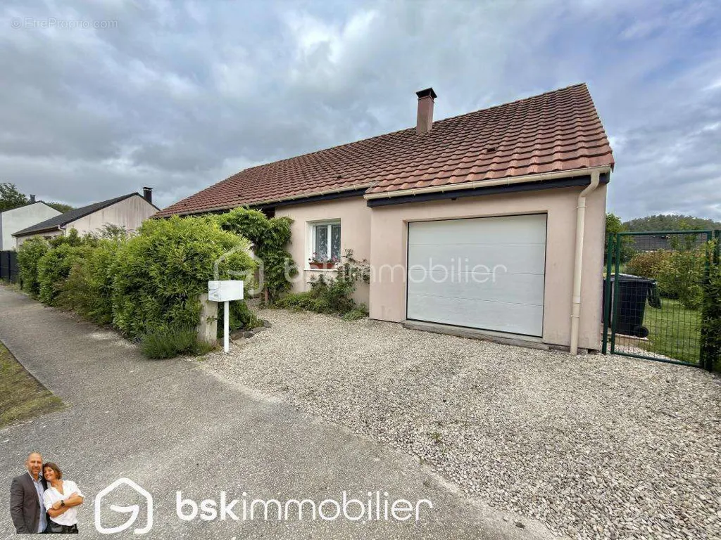 Välivaade - Recent Detached House with Terrace in Ostricourt