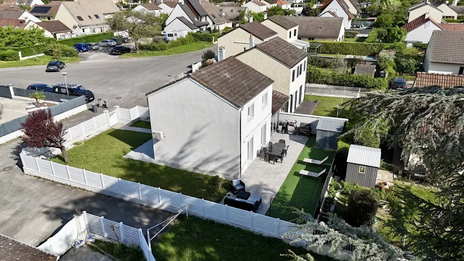 Vue aérienne - Pavillon Traversant avec Jardin à Corbas