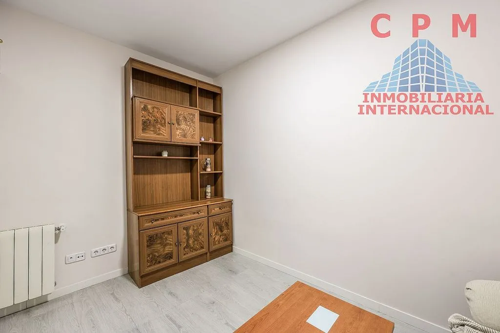 Bureau - Twin-Occupancy Flat with Terrace in Embajadores