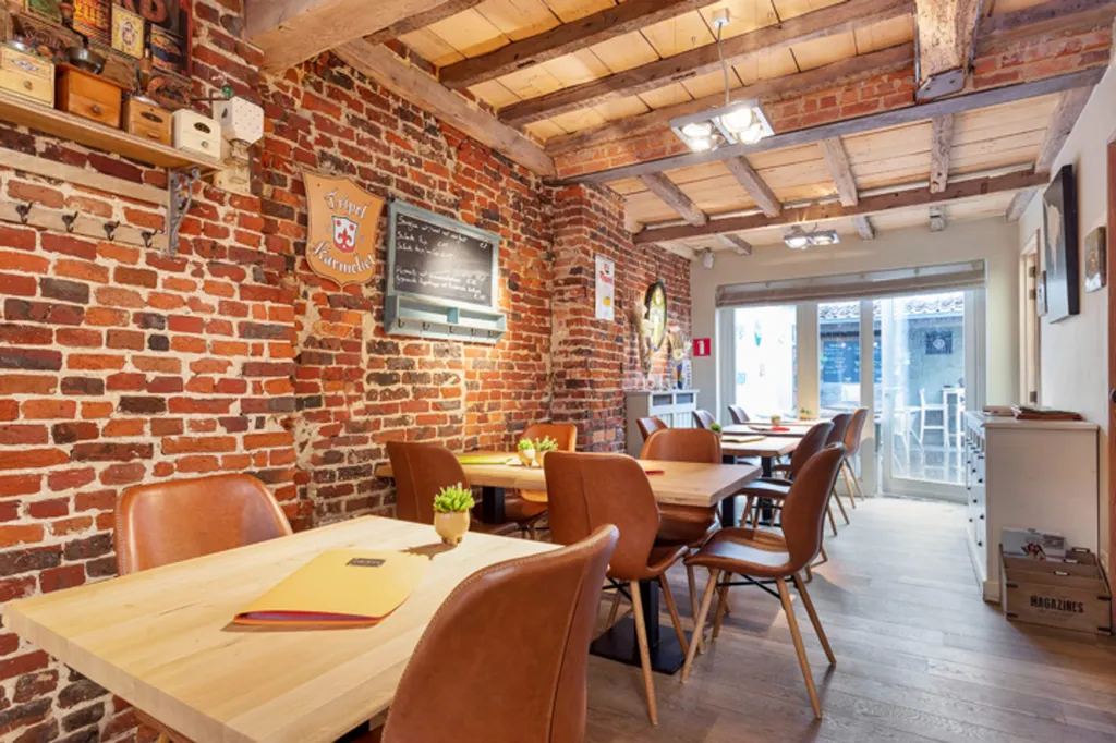 Söögituba - Commercial with Apartment in Lede Centre
