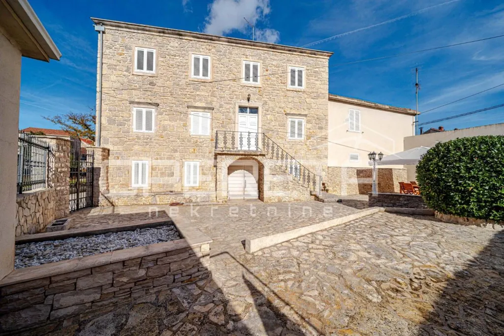 Aed - Traditional Stone House with Garden in Blato