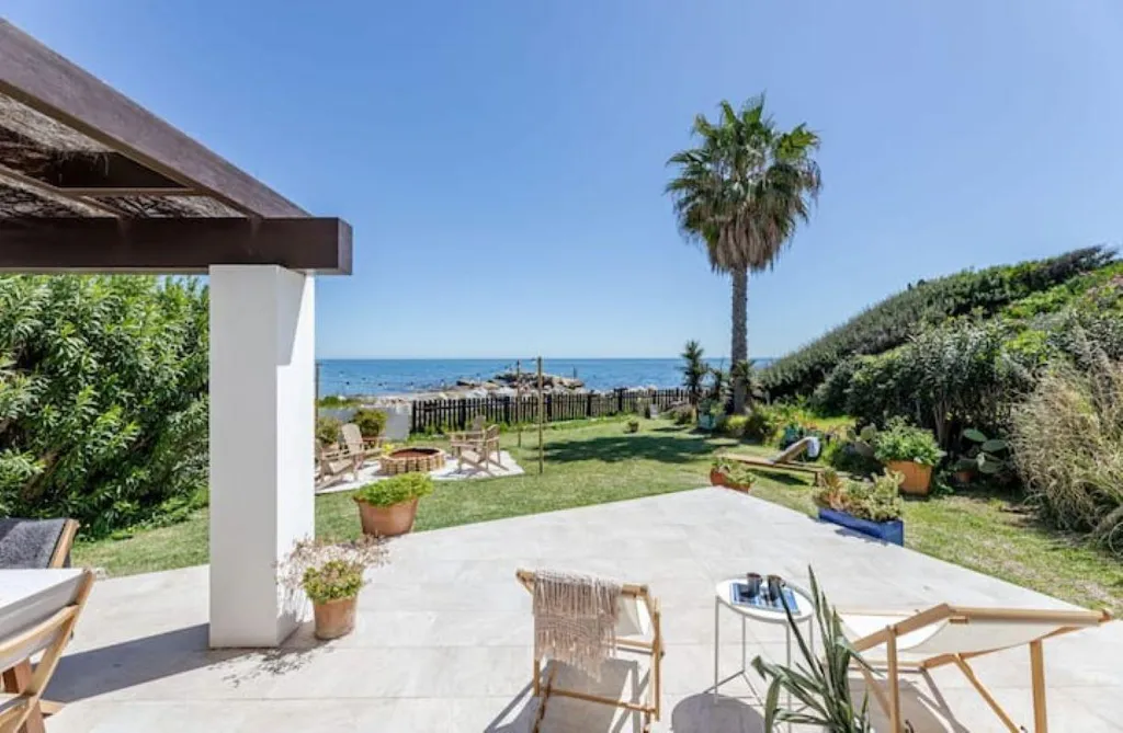 Terrasse - Seaside Villa with Private Beach in Estepona
