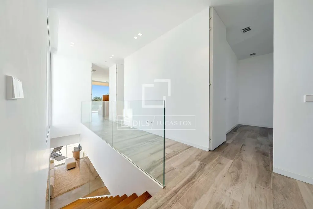 Toad - Modern House with Pool in Reus