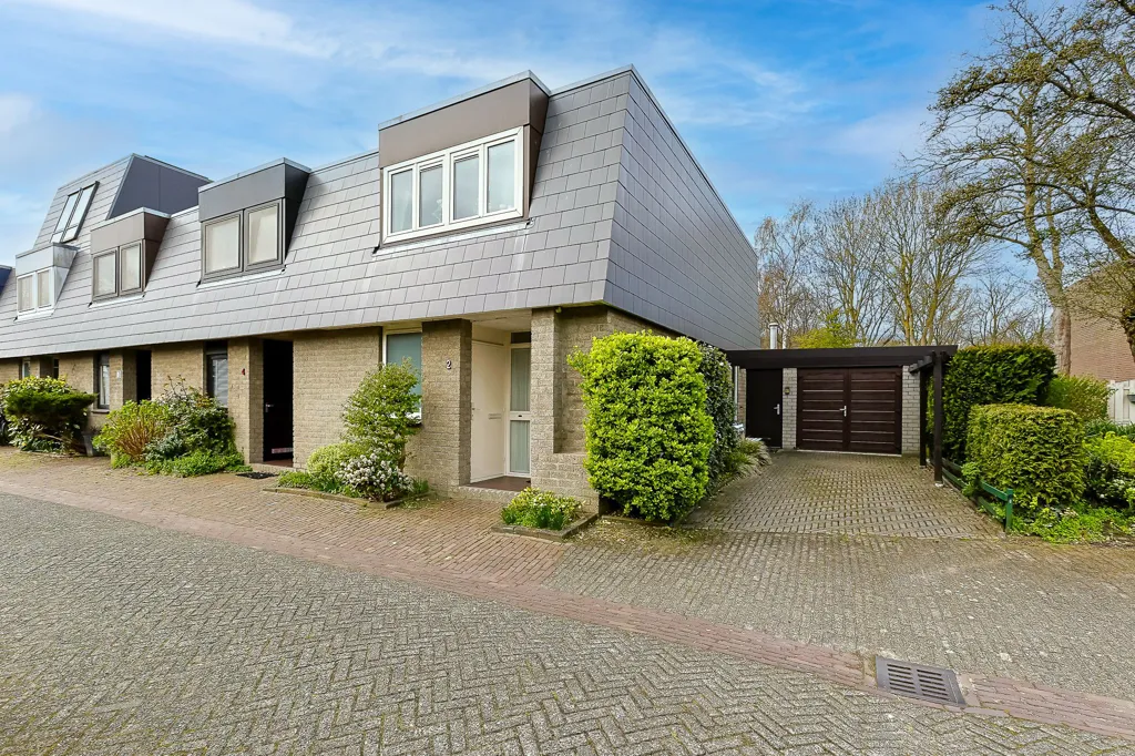 Välivaade - Playfully Designed Corner Home with Patio in Leiderdorp