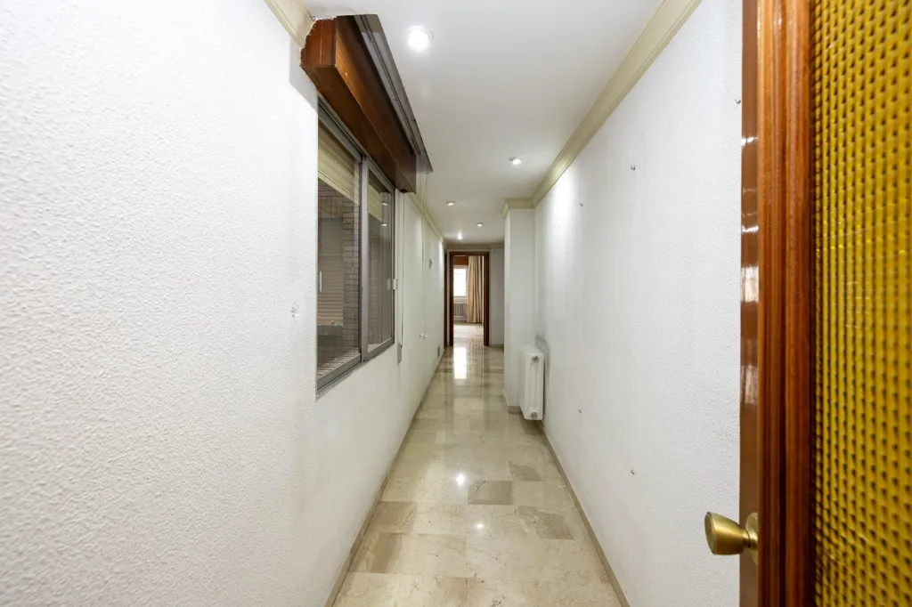 Entrée - Apartment for Renovation in Granada Centre