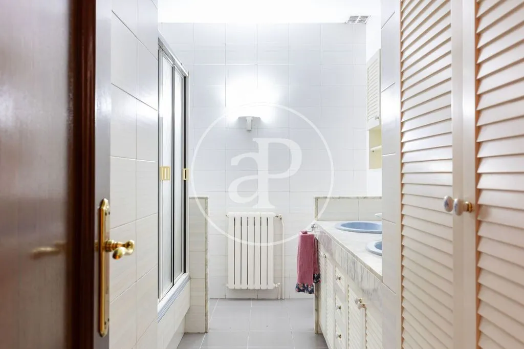 Salles de bain - Luxury Villa with Pool in Sabadell