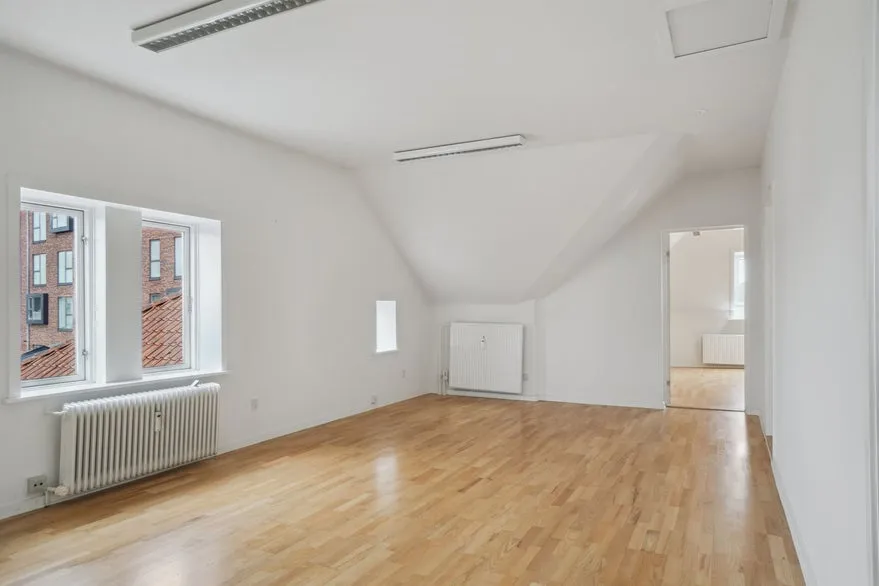 Pièces - Office Space with Parking in Central Galten