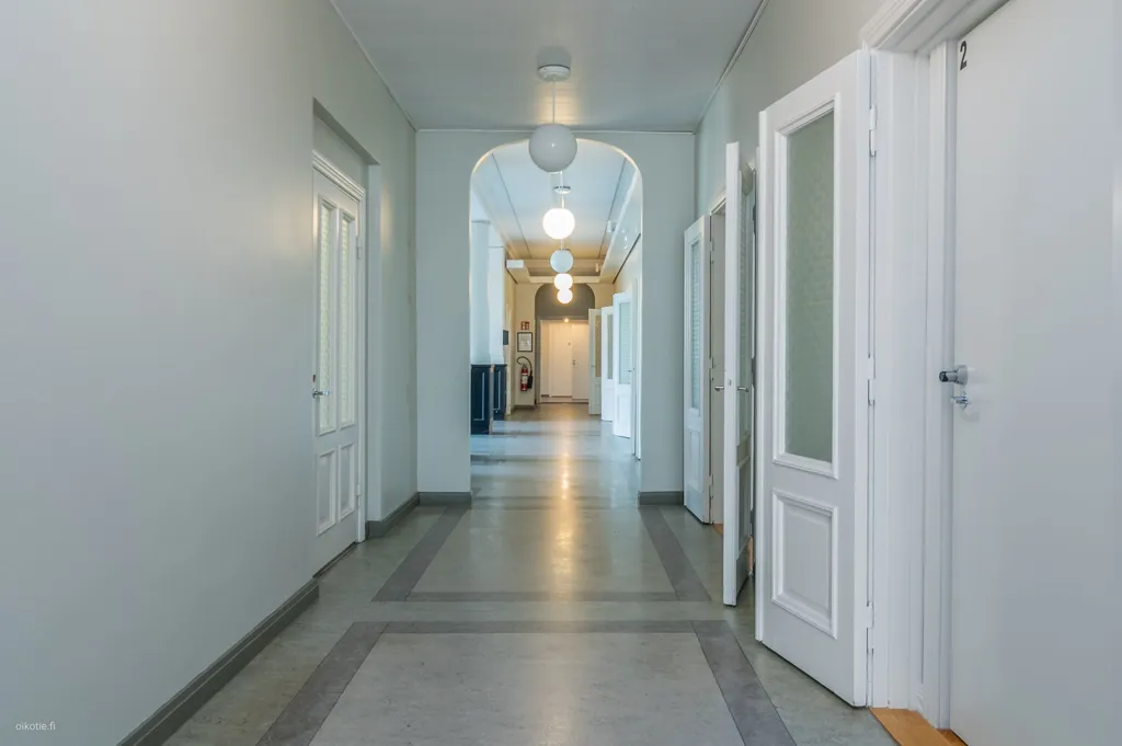 Entrée - 1930s Mixed-Use Building with Garden in Vaasa Centre