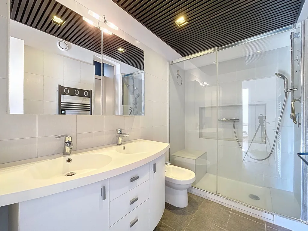 Salles de bain - Appartement avec Vue Mer et Terrasse à Nice-Cimiez