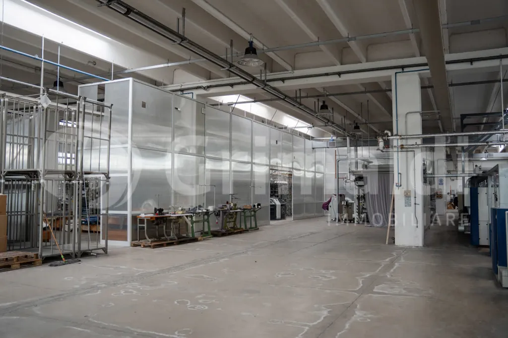Pesuköök - Warehouse with Office Space in Barletta