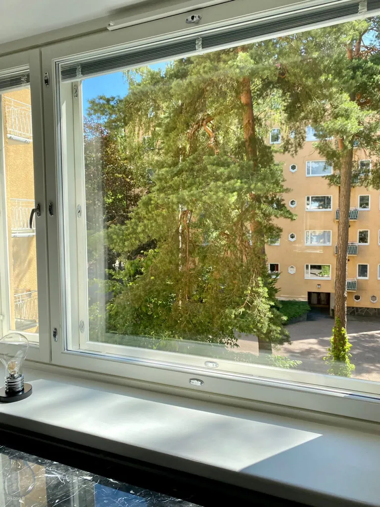 Balcon - Bright Studio Flat with Balcony in Munkkiniemi