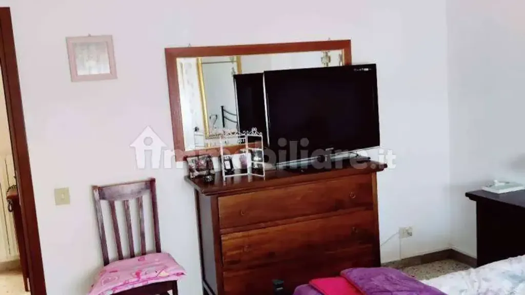 Camere da letto - Appartamento con balcone e garage a Modena