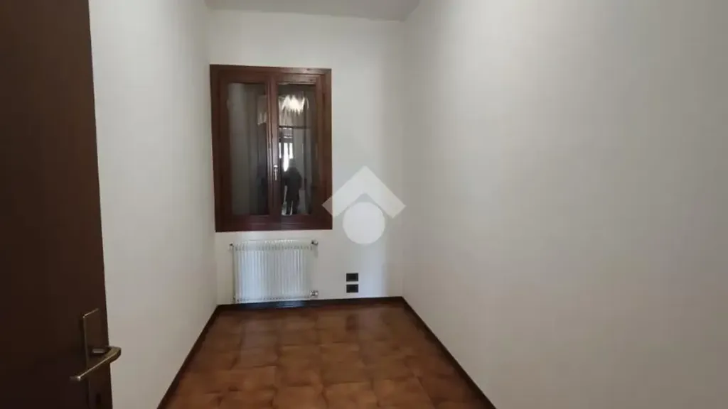 Esik - Twin-Occupancy Flat with Balcony in Giavera del Montello