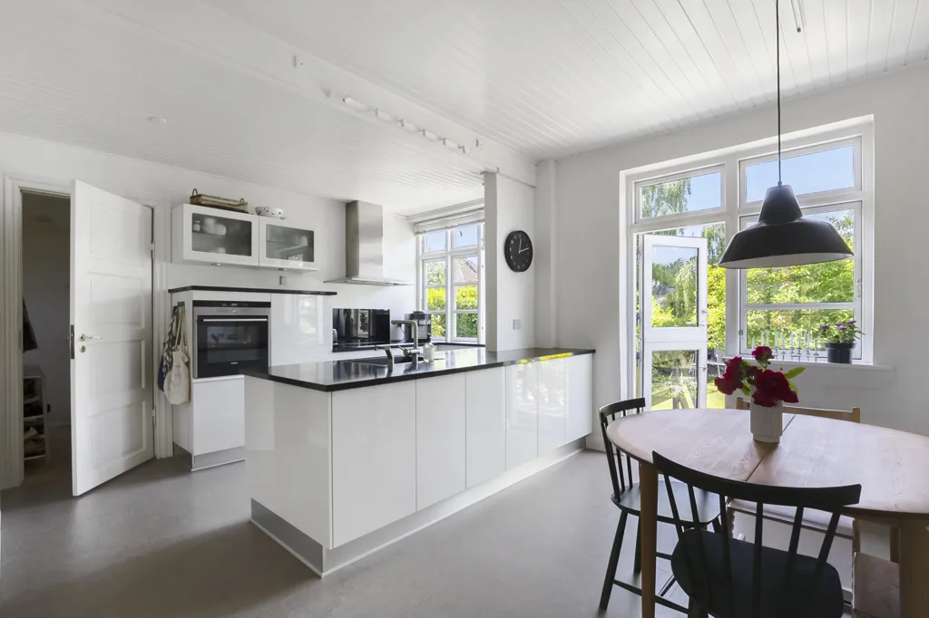 Cuisine - 1928 Villa with Garden in Odense C