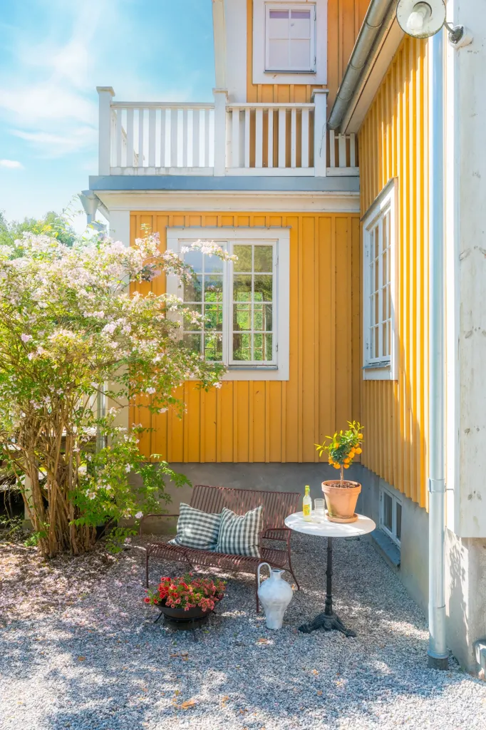 Terrasse - Historic House with River View in Södermanland