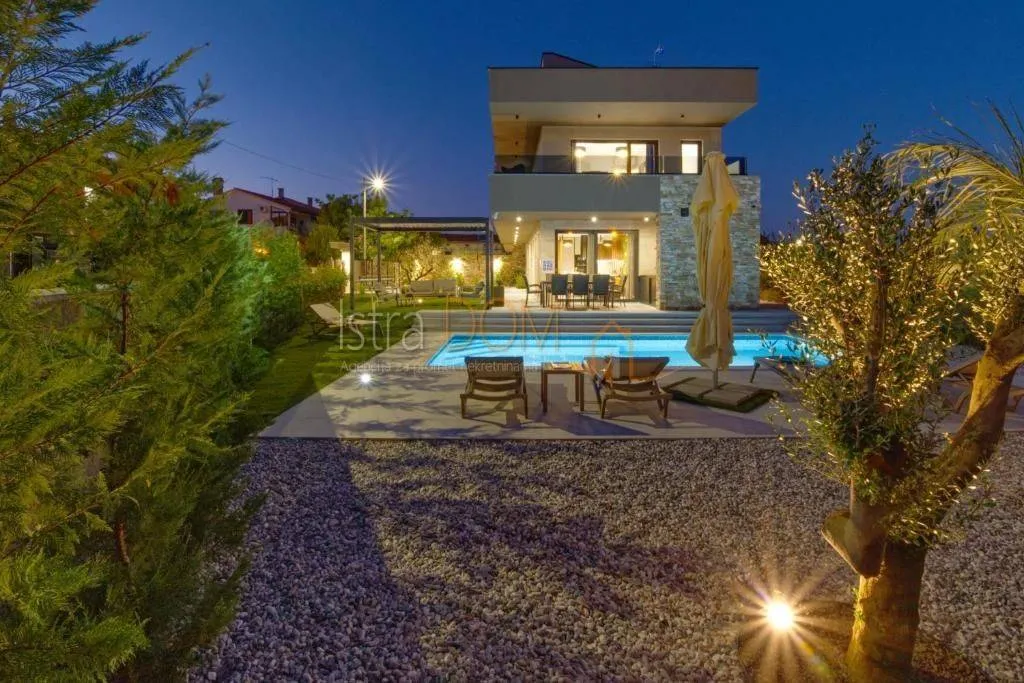 Bassein - Modern Villa with Pool in Marčana