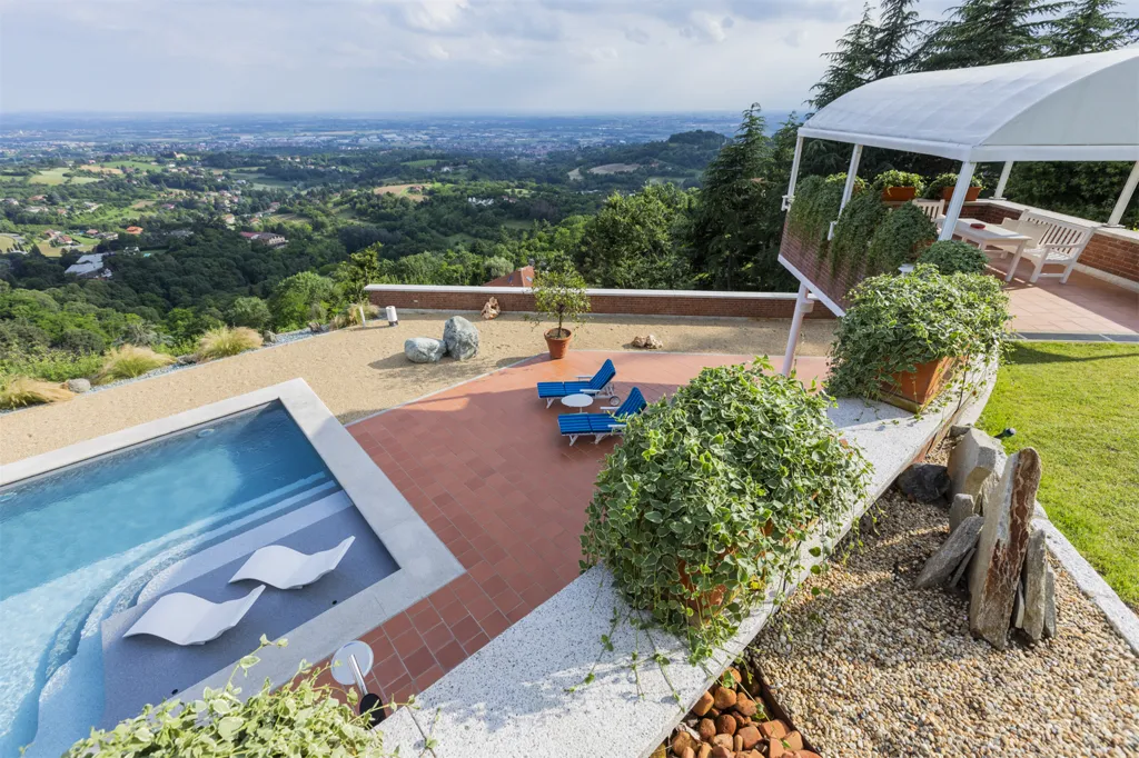 Pool - Luxury Villa with Panoramic Views in Turin