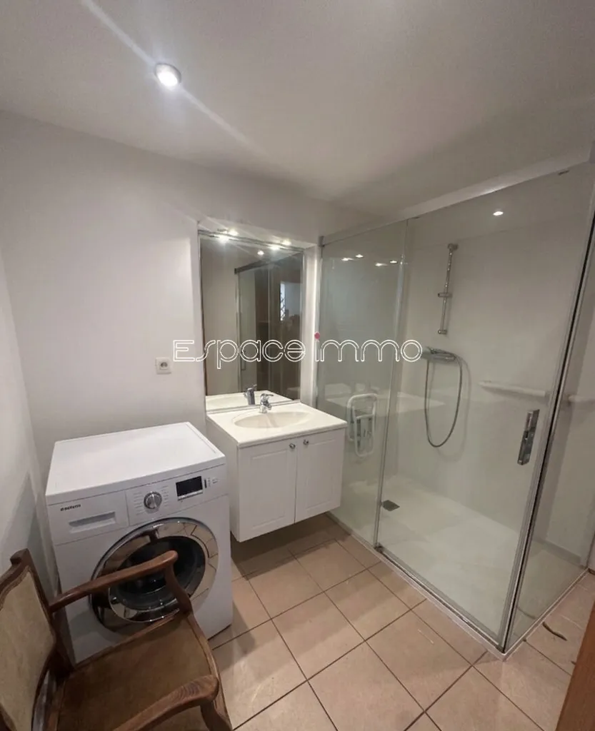 Bagni - Terraced Flat with Garage in Montville Centre