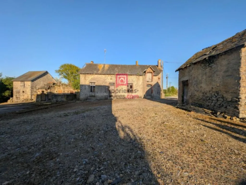 Extérieur - Maison en Pierre à Rénover avec Jardin en Campagne