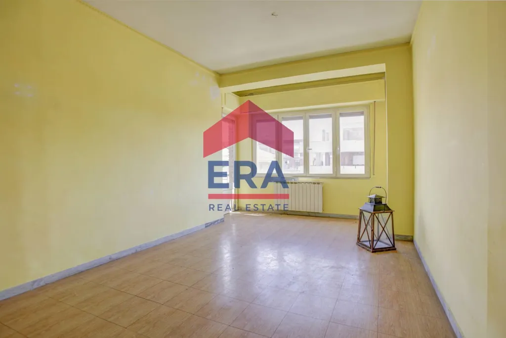 Pièces - Apartment to Renovate in Central Pomezia