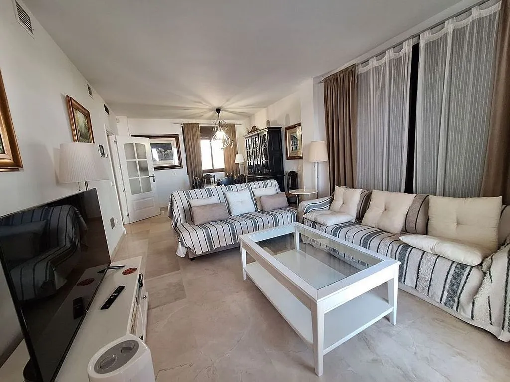 Séjour - Apartment with Pool and Terrace in Alcaidesa