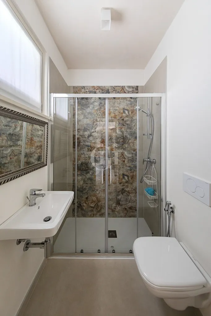 Salles de bain - Modern Villa with Lake View in Polpenazze