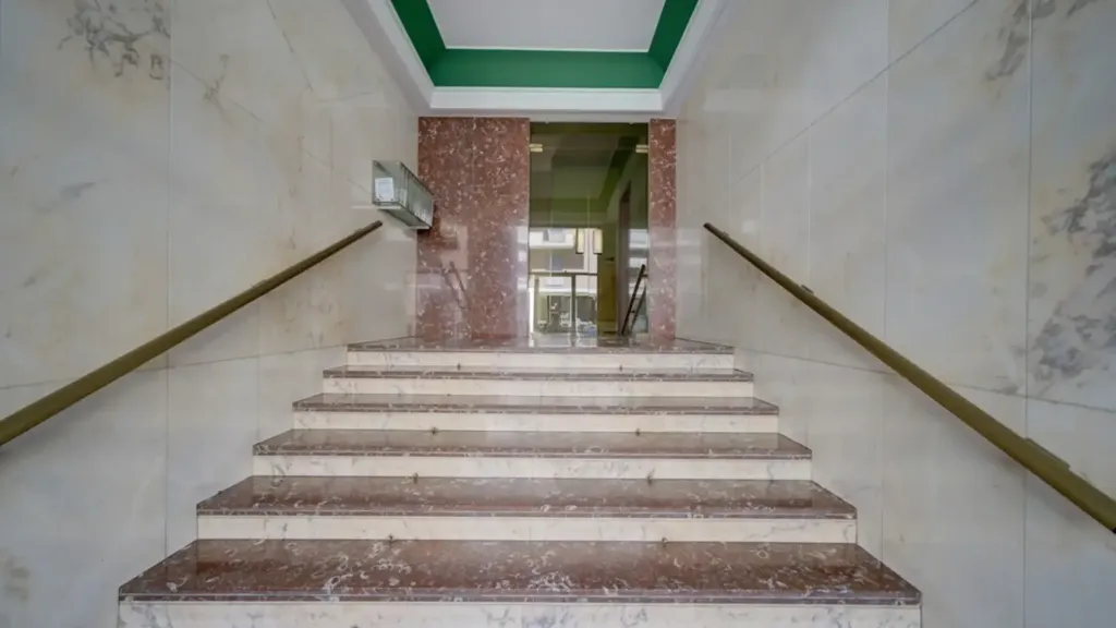 Esik - Partially Rented Flat with Balcony in Rivalta di Torino