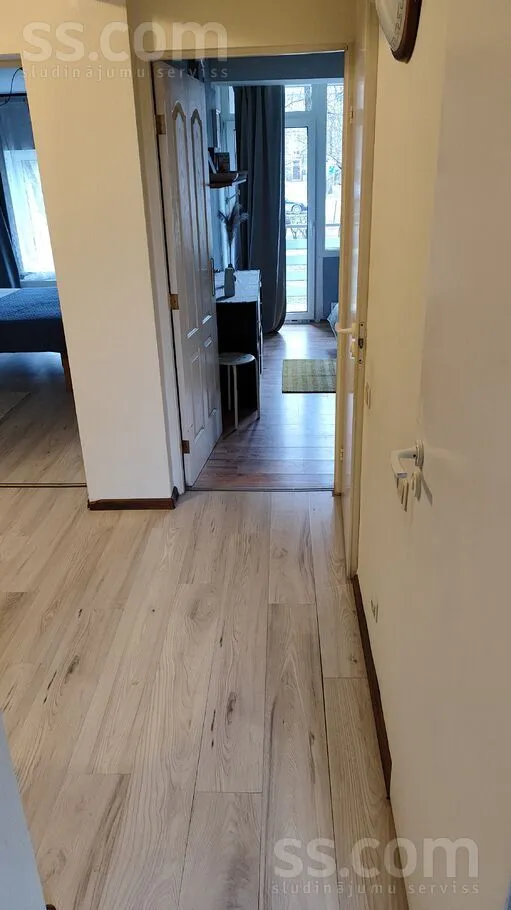 Entrée - Renovated Apartment with Balcony in Riga Centre