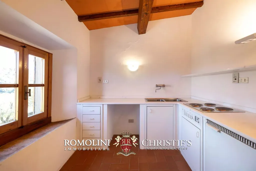 Köök - Rustic Farmhouse with Panoramic Views in Chianti