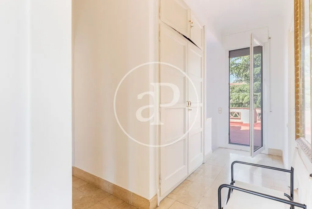 Esik - Luxury Villa with Pool in Matadepera