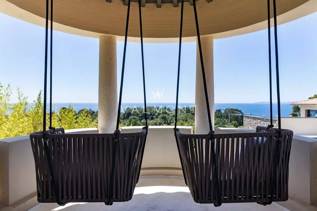 Terrace - Luxury Villa with Pool in La Croix-Valmer