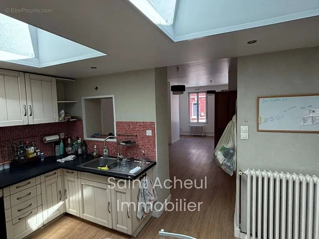 Cuisine - Maison 3 Chambres avec Garage à Saint-Anne