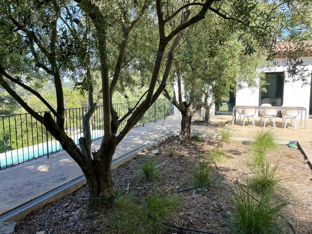 Piscine - Villa Contemporaine avec Vue Panoramique à Lorgues