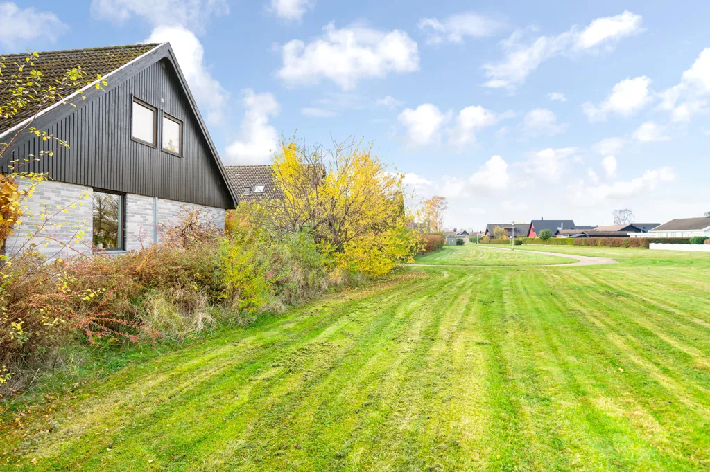 Giardino - Villa with Development Potential in Hyllinge