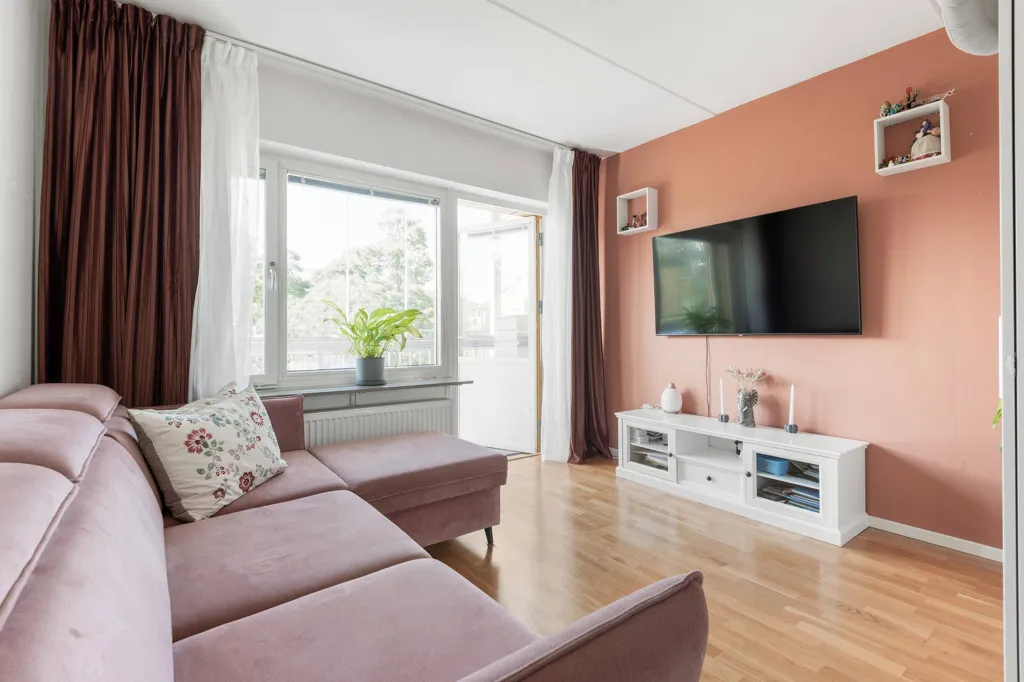 Living Room - Apartment with Balcony in Hässelby Gård
