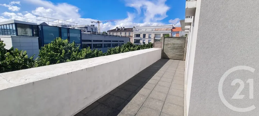 Rõdu - Studio with South-Facing Terrace in Aubervilliers