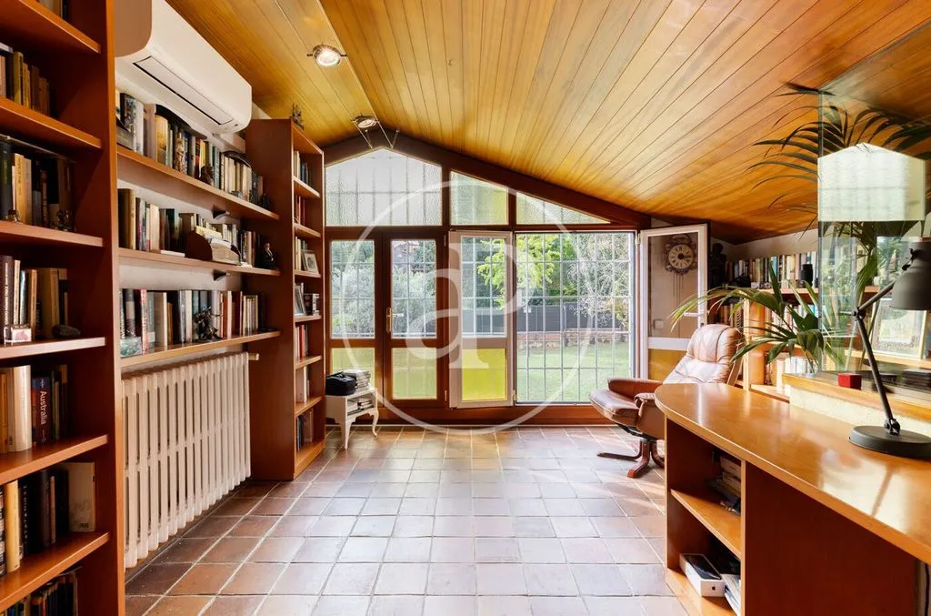 Studio - Luxury Villa with Pool in Bellaterra, Catalonia