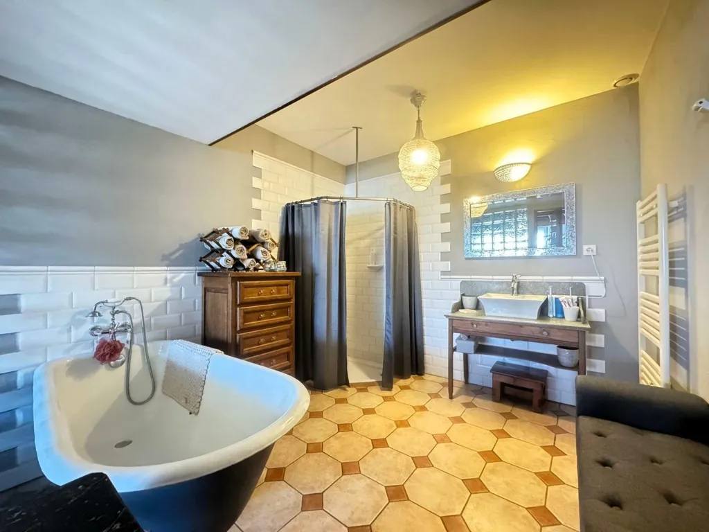 Bagni - Charming House with Pool in Lavernose-Lacasse