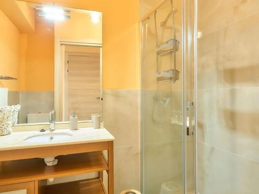 Salles de bain - Rustic Chalet with Pool in Santiz