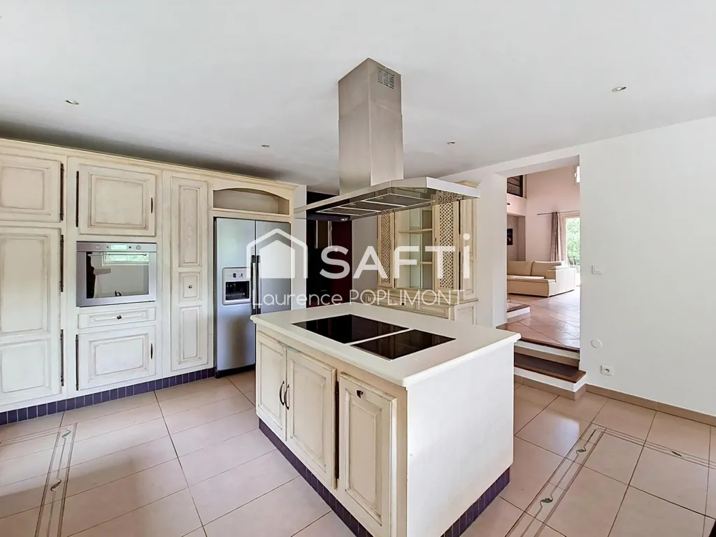 Kitchen - Family Villa with Pool in Brignoles