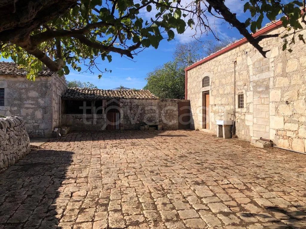 Garden - Historic Masseria with Pool near Ragusa