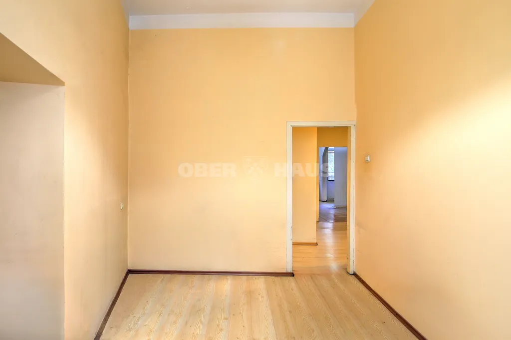 Esik - 4-Bedroom Apartment with Traditional Features in Vilnius