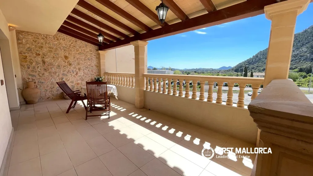 Terrace - Furnished Apartment with Mountain View in Pollensa