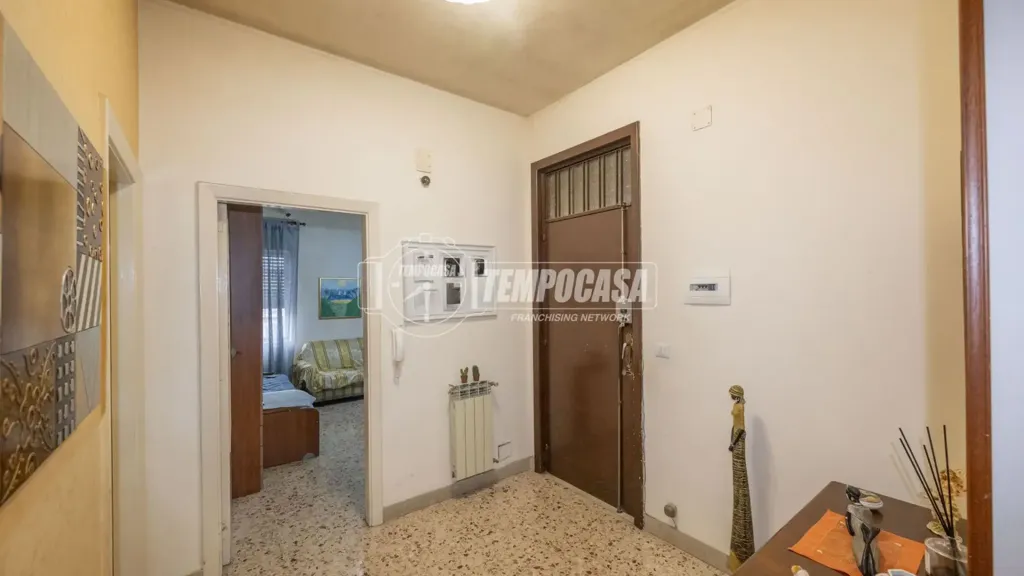 Entrée - Bright Trilocale with Balcony in Messina