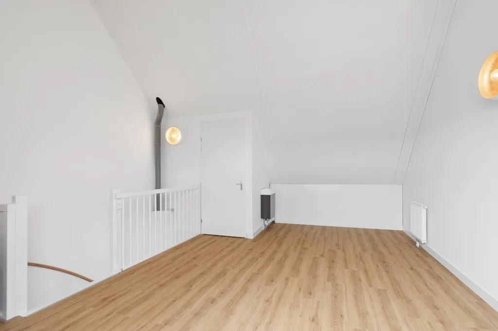 Toad - Modern Terraced House with Waterfront in Zeewolde