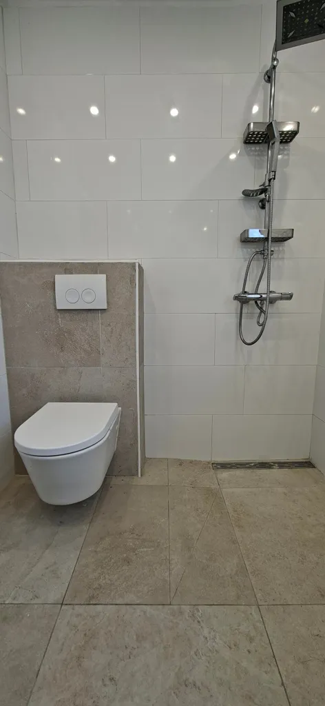 Salles de bain - Energieneutral Family Home with Garden in Grundel, Hengelo