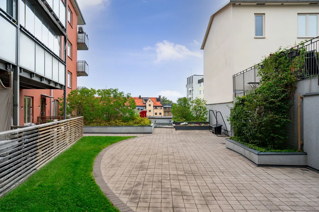 Jardin - Modern Flat with French Balcony in Central Uppsala