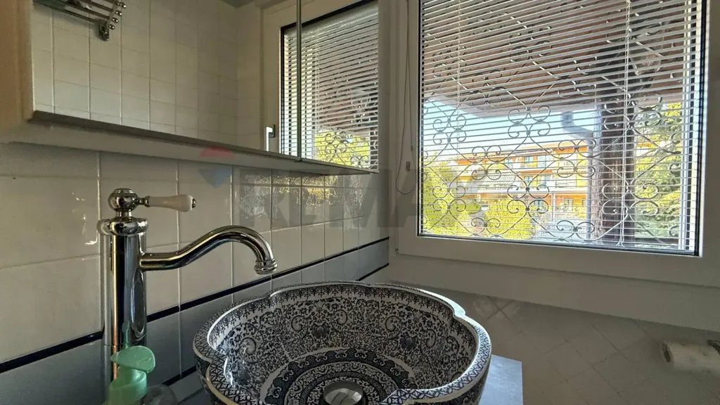 Salles de bain - Rustic Lakefront Apartment in Padenghe Sul Garda