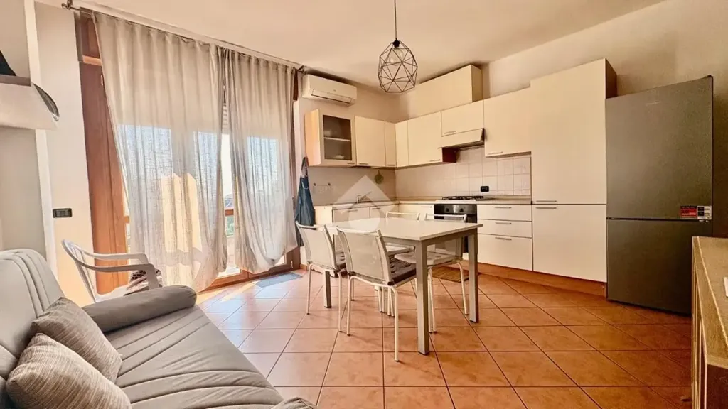 Cucina - Modern Apartment with Balcony in Calcinate