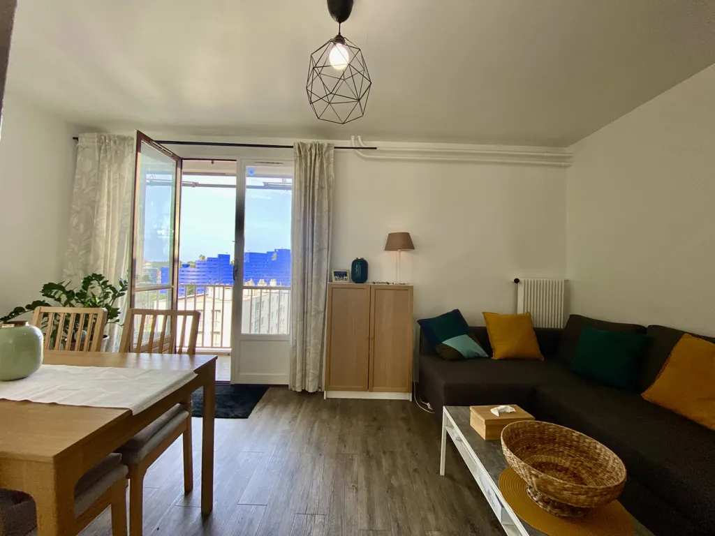 Living Room - T3/4 Apartment with Balcony in Marseille